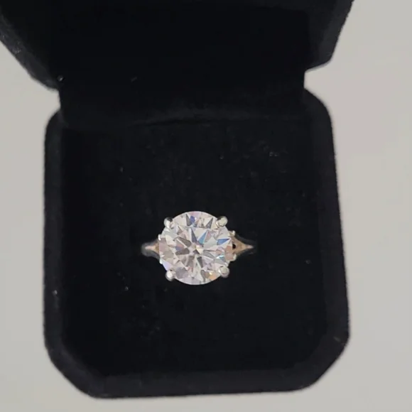 New Certified 4ct moissanitering